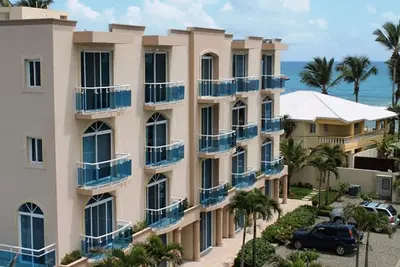 Image de Oceanfront 3bd penthouse, sea views, pool, guest-friendly, top-floor