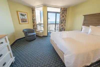 Oceanview Studio at Compass Cove, w\/ Pools, Updated!