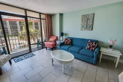 Image de New Oceanfront Indoor Heated Pools, Low Floor, Nice