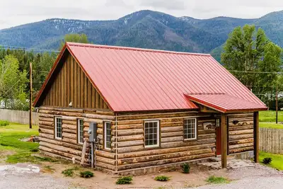 Image de Family Cabin 9 Miles from West Glacier
