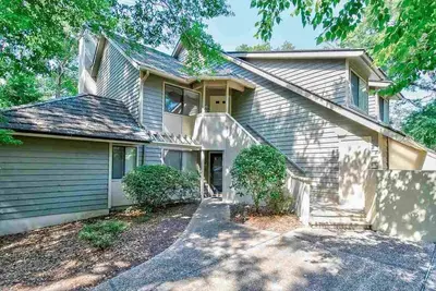 Image de Resort living, short 5 minute walk to the beach