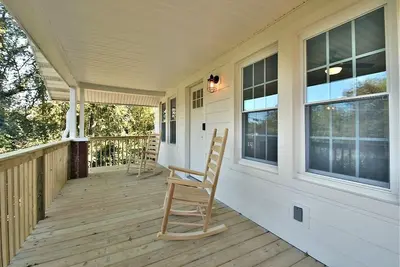 Image de SoKno Riverfront District Craftsman