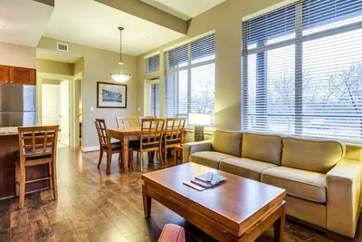 Image de The Cove Lakeside, private grnd flr w/ large covered deck, lake, park, mtn view