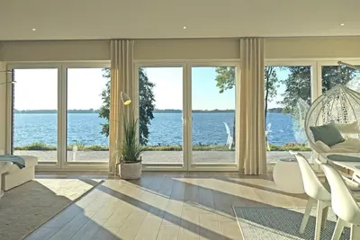 Image de Direct lakeside location, fantastic lake view, large balcony. Terrace, Baltic Sea 12 km, quiet location