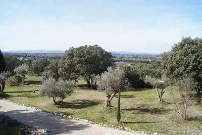 Image de Le luberon : face à la piscine