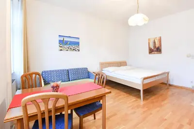 Image de Simple, inexpensive apartment with a subway station on the doorstep