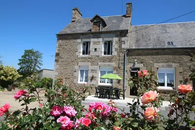 Image de Maison familiale rénovée avec grand jardin paysager, près du Mont Saint-Michel