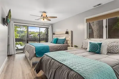 Image de Knolls 0424 Two Master Suites in this beautiful waterfront condo!