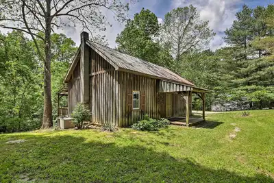 Image de Waters Edge Retreat w\/ Deck on Patoka Lake!