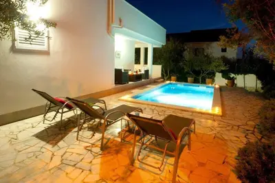 Image de Maison de vacances Okrug Gornji pour 1 - 6 personnes avec 4 chambres à coucher - Maison de vacances