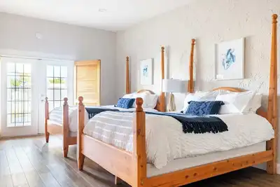 Image de Steps to Pool, Pickleball & Spa - Spa Oasis