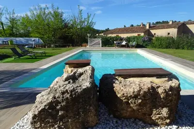 Image de Gite piscine à la ferme en Provence- La Louvière