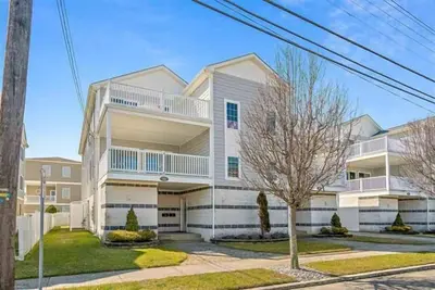 Image de Newly updated 3 bedroom, 2 bath property 1 block to ocean!