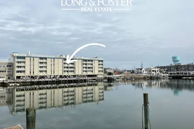 Image de You can enjoy summer in this just newly renovated 2 bedroom, 1 bath, bay front condo.