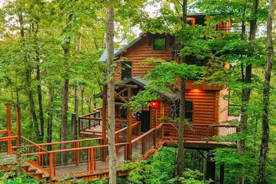 Image de Incredible Treehouse with Treetop Views - Sleeps up to 6