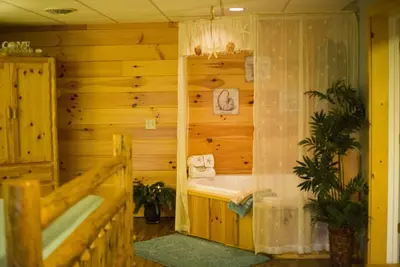 Image de Romantic Couples Suite with Jacuzzi Tub and Kitchenette