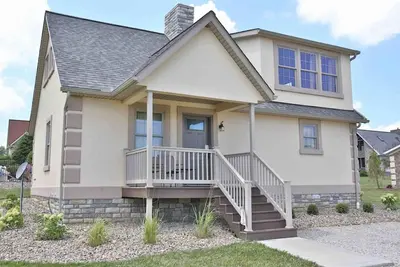 Image de Cozy Cottage With Pool Table & Seasonal Pool