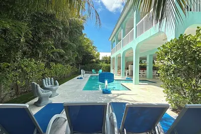 Image de Blue Paradise 5bed/5bath walking distance to the b