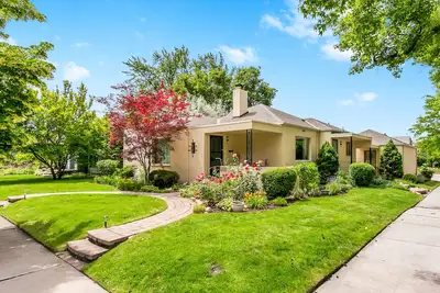 Image de Stunning & Spacious 1938 Downtown Villa