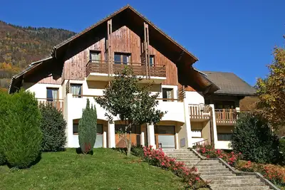 Image de Grande maison pour groupes constitués dans un décor de rêve