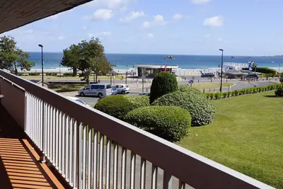 Image de Appartement 3* avec terrasse et parking, Ă 2 pas de la plage de Trestraou Ă Perros-Guirec
