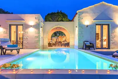 Image de Villa Vardis | Heated Swimming Pool