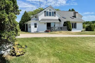 Image de Country Homestead next to the City, with Perfect Location for Road America Hpde
