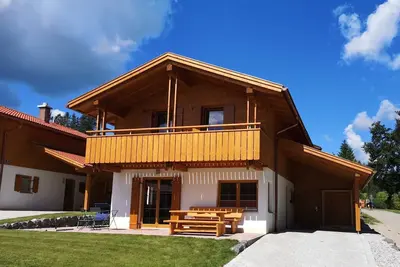 Image de Platzhirsch - vacation home, sauna and fireplace, ideal for 6 adults, dog allowed