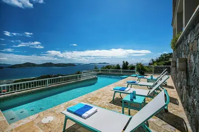 Image de Discover Island Girl—the ultimate stunning villa that offers breathtaking views, a refreshing pool, and luxurious air conditioning! Experience paradise like never before!