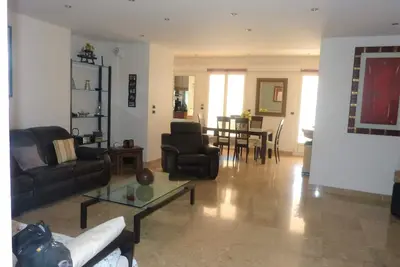 Image de Luxueux appartement de 100 m2, au centre ville, avec grande terrasse et garage