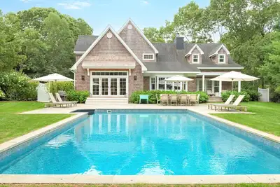 Image de Newly Renovated Wainscott Retreat - Bike to the Beach, Central Location!