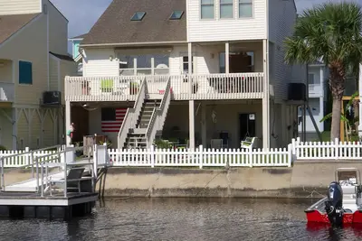 Image de Beach? Canal? No need to choose -- You can have it all!