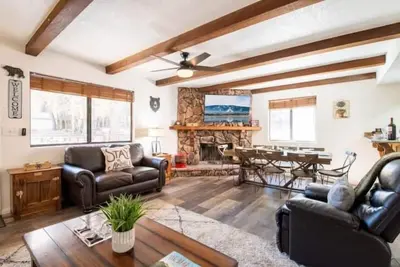Image de Slopeside Cabin B - Game room | Hot tub | Parking