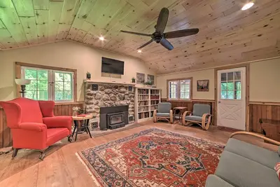 Image de Secluded Family Cabin < 1 Mi to Lake Michigan!
