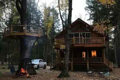 Image de Stunning Riverfront Solar-Powered Cabin  (back-up generator)