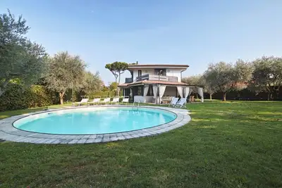 Image de Villa \"Grazia\" avec Wi-Fi, jardin, terrasse, piscine, gymnase et sauna