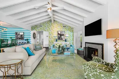 The Colony Hideaway - Pool + WiFi + Spa + Private