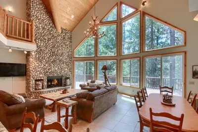 Image de Rivercrest Lodge with Hot Tub-Pool Table-Firepit