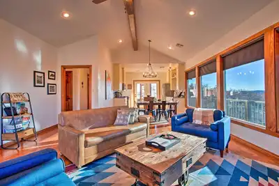 Image de Updated Cabin w/ 360-Degree Mtn View: 1 Mi to Lake