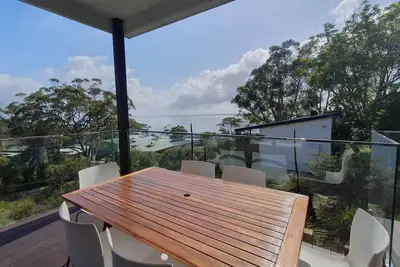 Image de Newly Renovated - Bush Retreat by the Beach
