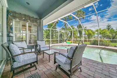 Image de True Florida Charm! Bonita Springs Home ~ Heated Pool ~ Private Lanai!