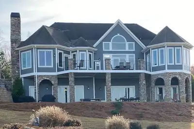 Image de Amazing Mountain, Lake and Private Island Views ~ Hot Tub ~ Kayaks ~ Pizza Oven!