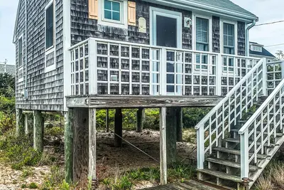 Image de Beach Bungalow 100 feet from the beach