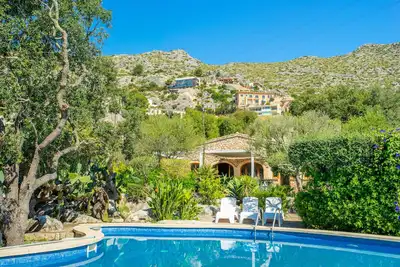 Image de Surrounded by mountains and nature, next to the beach