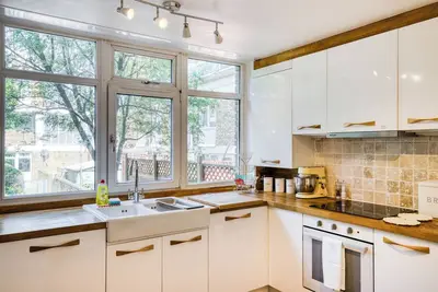 Image de Bright, Modernised 4 Bed Maisonette in Brixton