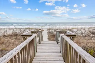 Image de Oceanfront Oasis w/double covered porch 4 Br/2ba - updated Emerald Isle classic!