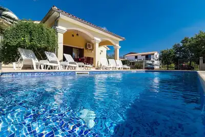 Image de Relaxing Modern Villa in peaceful position!