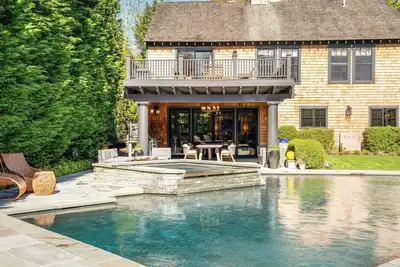 Image de Elegantly designed farmhouse; open and bright living that exudes relaxation. . .