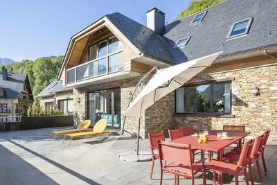 Image de Luderna - Casa con jardĂn Montcorbison