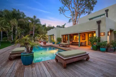 Image de 3br\/3. 5ba w\/ Pool, Cabanas - Near Beach & Hiking